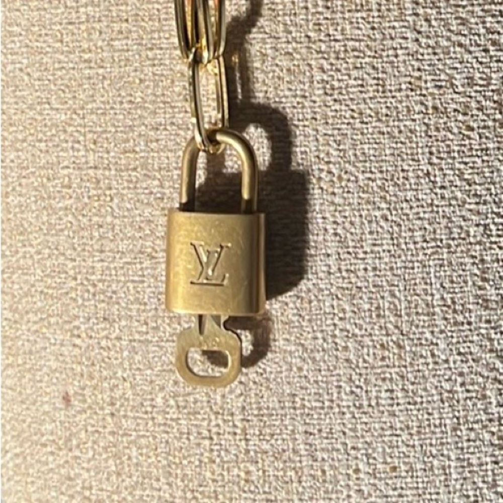 Louis Vuitton Lock and Key on chain, used - Picture 9 of 10